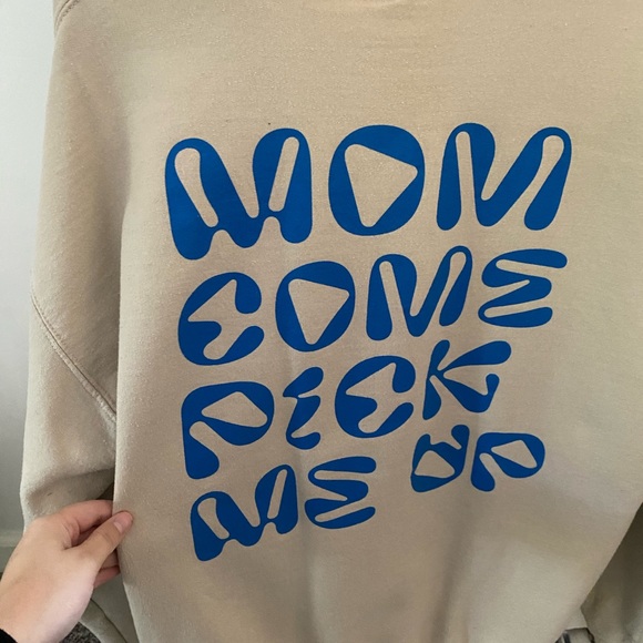 Sweatshirt - Picture 2 of 5